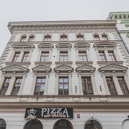 Carolina'S Yoga Apartment Hradec Králové Buitenkant foto