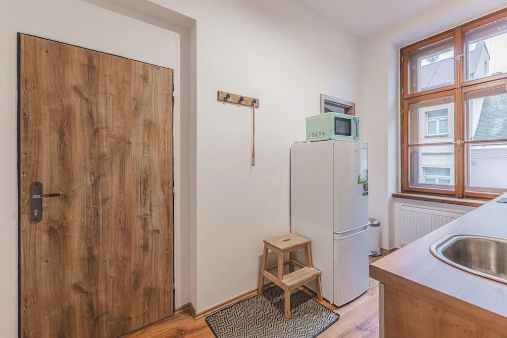 Carolina'S Yoga Apartment Hradec Králové Buitenkant foto