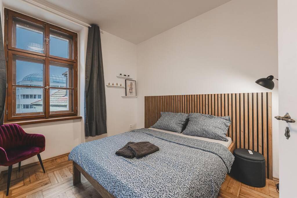 Carolina'S Yoga Apartment Hradec Králové Buitenkant foto