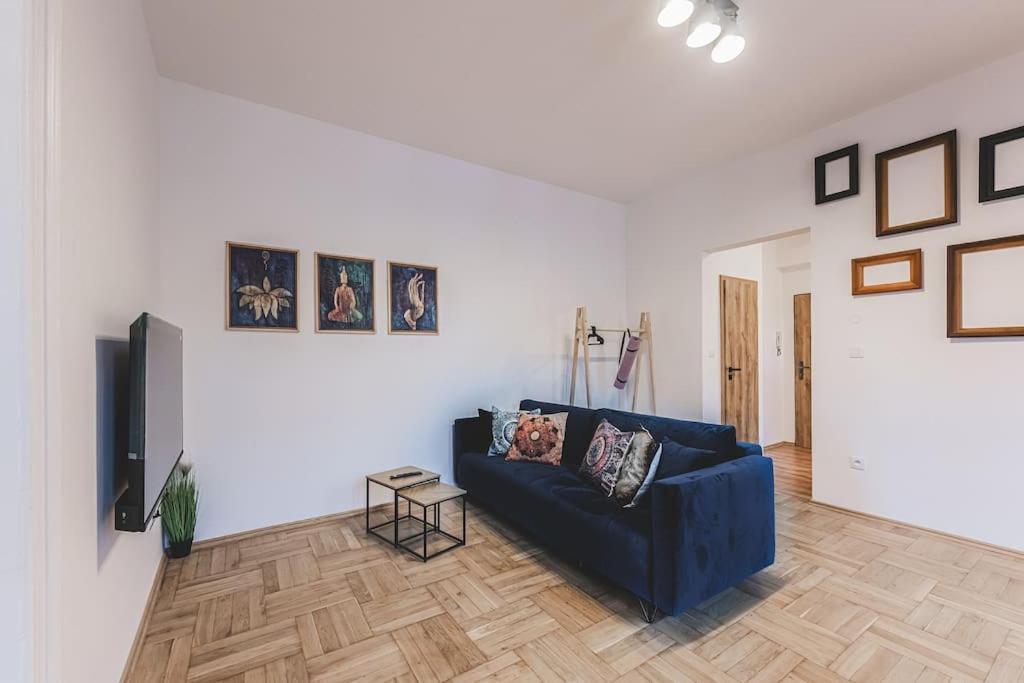 Carolina'S Yoga Apartment Hradec Králové Buitenkant foto