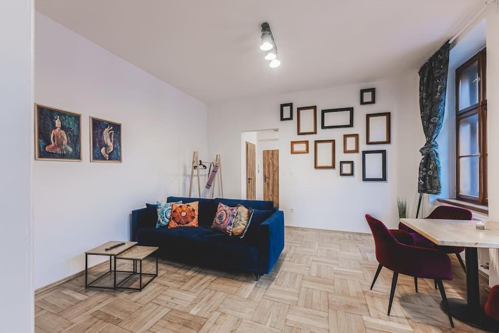 Carolina'S Yoga Apartment Hradec Králové Buitenkant foto